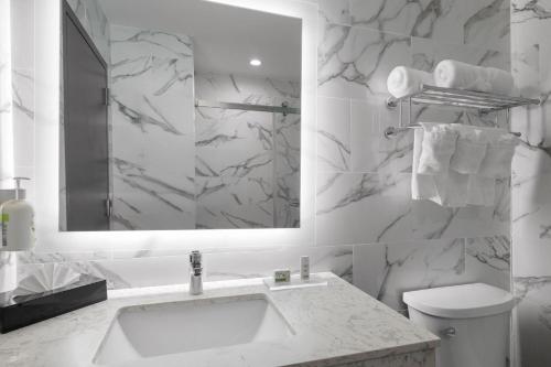Ramada by Wyndham Brooklyn Near Flatbush - image 11