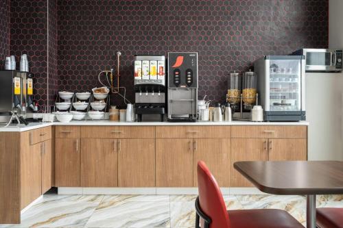 Ramada by Wyndham Brooklyn Near Flatbush - image 14