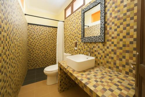 Standard Double Room image 10