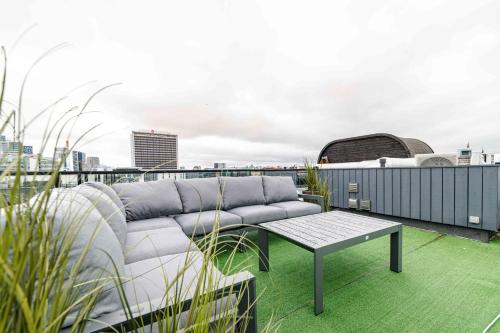 Rotermann Quarter Apartment with Rooftop Terrace & Panoramic View, Tallinn (Foto 6)