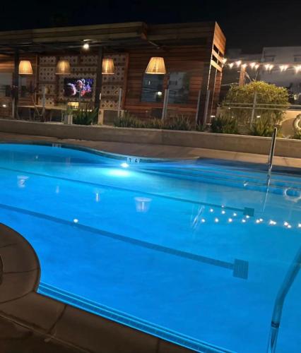 Walk of Fame Upscale Hollywood 2bedroom 2bath Apartment Pool, Sky Lounge, Free parking, Los Angeles (fotografie 6)