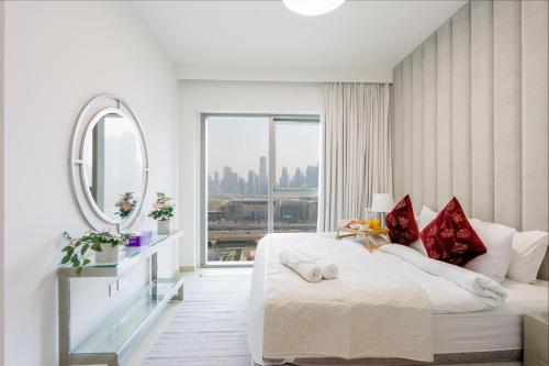 Livbnb Suites - Lavish 2BR w/ Burj Khalifa Views & Near Dubai Mall, Dubaï (photo 5)