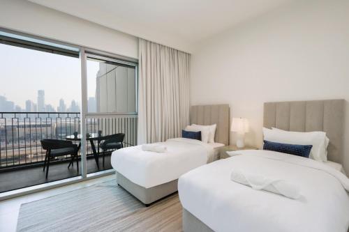 Livbnb Suites - Lavish 2BR w/ Burj Khalifa Views & Near Dubai Mall, Dubaï (photo 2)