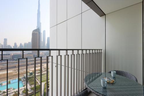 Livbnb Suites - Lavish 2BR w/ Burj Khalifa Views & Near Dubai Mall, Dubaï (photo 4)