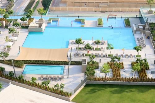 Livbnb Suites - Lavish 2BR w/ Burj Khalifa Views & Near Dubai Mall, Dubaï (photo 3)