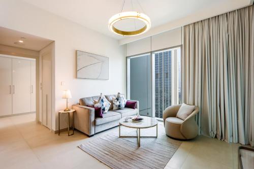 Livbnb Suites - Lavish 2BR w/ Burj Khalifa Views & Near Dubai Mall, Dubaï (photo 7)