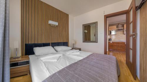 One-Bedroom Apartment image 5