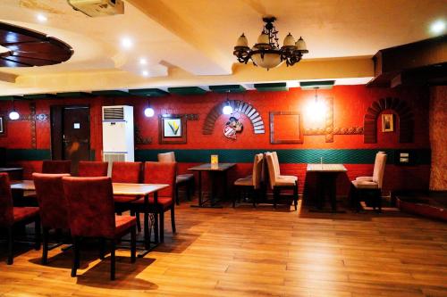 レストラン, Hotel The Taksonz - Opposite Railway Station in ルディヤーナー