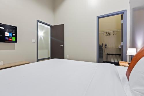 Luxury - Kay Bailey - Free Parking, Dallas (foto 10)