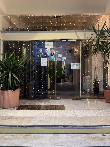 宇宙酒店 (Hotel L'Univers) in 沙泰勒羅