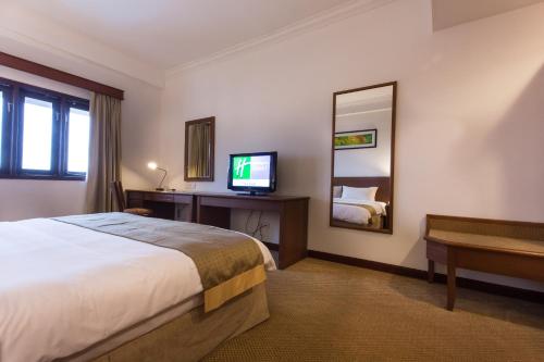 Deluxe King Suite image 2