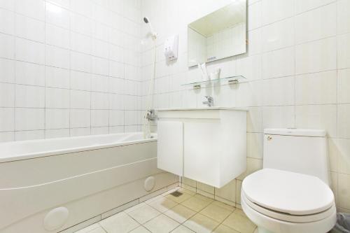 Deluxe Double Room image 7