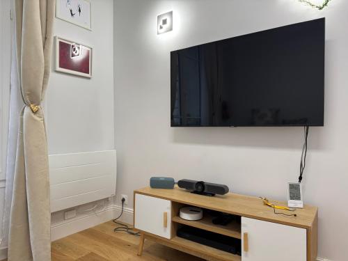 Au coeur du marché Poncelet et à 2 pas de l'Arc de Triomphe - appartement 6 personnes et 1 bébé, sdb, 2 WC, París (foto 7)