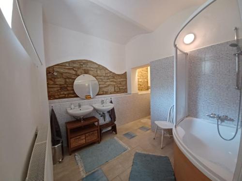 ฝักบัว, At 2 donkeys - Country life with a large kitchen in สวิทาวี