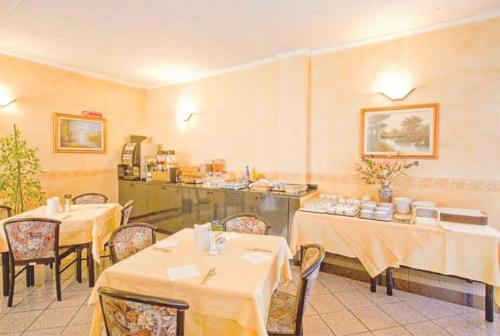 Piccolo Hotel - image 4