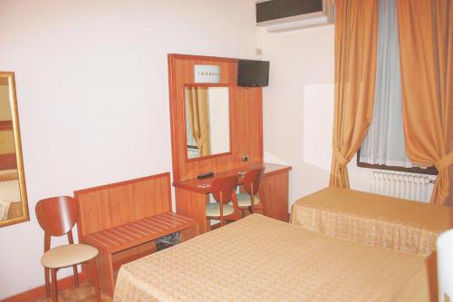 Piccolo Hotel - image 3