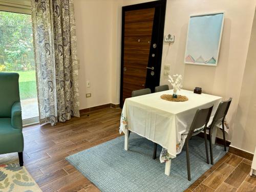 Top rated 1 BR with private garden in Karma Sheikh Zayed - only families & single travelers, Sheikh Zayed (zdjęcie 8)