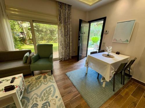 Top rated 1 BR with private garden in Karma Sheikh Zayed - only families & single travelers, Sheikh Zayed (zdjęcie 5)