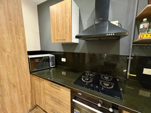 Top rated 1 BR with private garden in Karma Sheikh Zayed - only families & single travelers, Sheikh Zayed (zdjęcie 9)