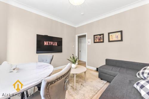 Three Bed Flat in Belsize Park–Families & Business - image 10
