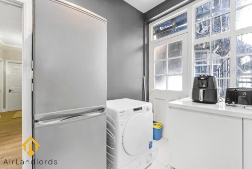 Three Bed Flat in Belsize Park–Families & Business