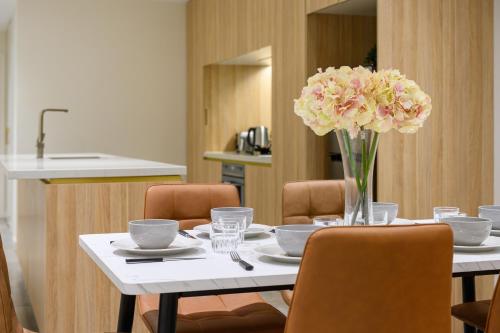 CBD 3BR Apartment | Free Parking | Walk to ICC - image 13
