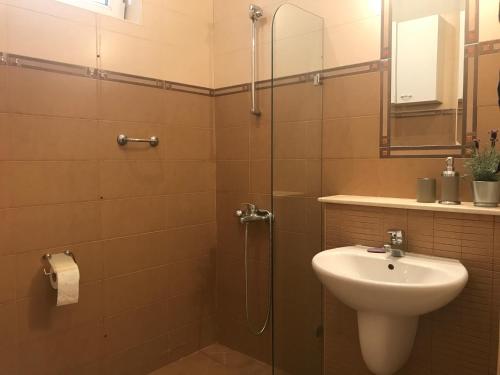 1BD Flat in Sofia Center - Steps from Vitosha Blvd by Flat Mаnager, Sofia (photo 10)
