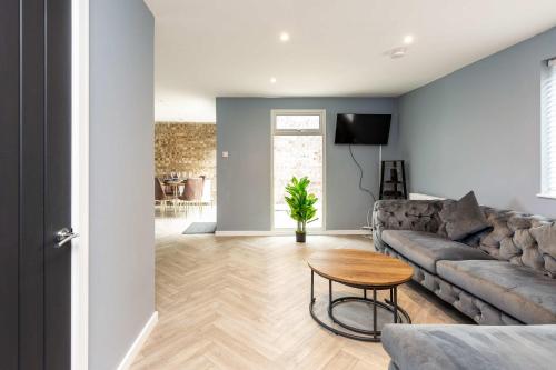 Modern & Stylish 3 Bedroom Home in Peterborough in Peterborough