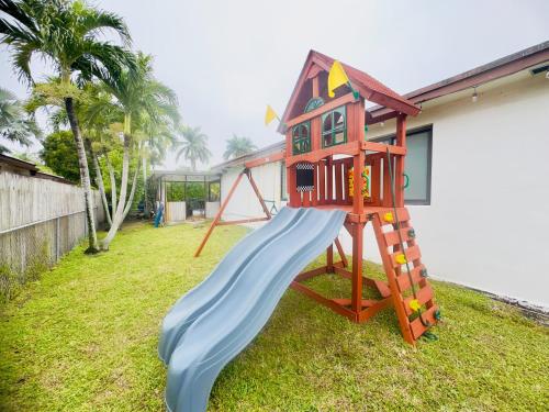 Renovated 5½ Bedroom Home/Heated Pool in Hollywood, USA