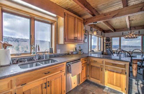 New Cozy Private Chalet Incredible Mountain Views! in Windham (VT)