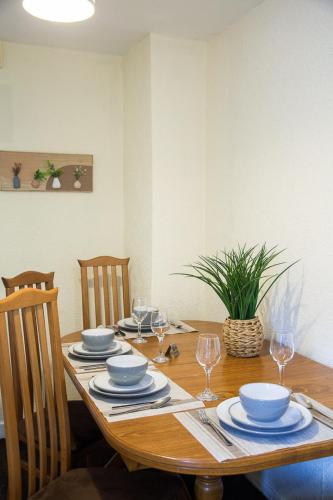 Facilities, Liverpool 6 beds, Up to 22 percent- Contractors Dream near Liverpool Fried Chicken
