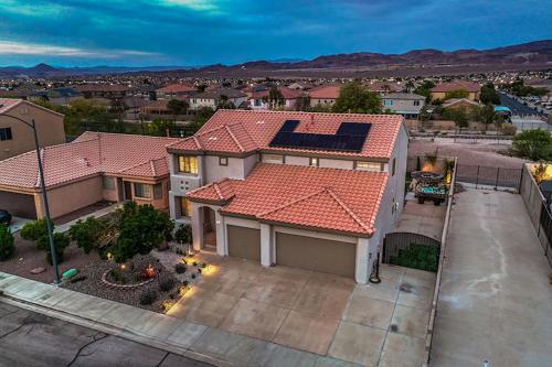 Luxury and Harmony in a 6BR Dream Villa; Pool, Hot Tub, Game room, Near the Las Vegas Strip, Las Vegas (photo 7)