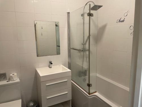 Two-Bedroom Apartment image 6