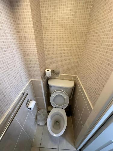 Standard Double Room image 3