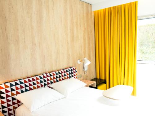 ibis Styles Caen Centre Historique - image 3