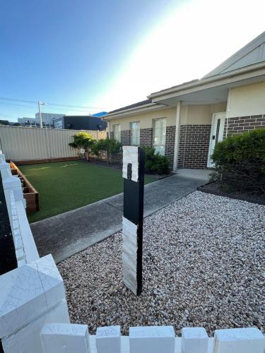Entire Home with Yard, Perfect for Pets & You! in 亞拉維爾