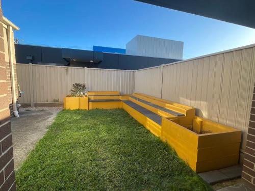 Entire Home with Yard, Perfect for Pets & You! in 亞拉維爾