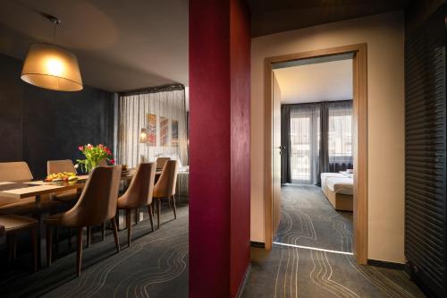 Onyx Luxury - image 7
