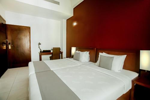Superior King Room with Ocean View image 10