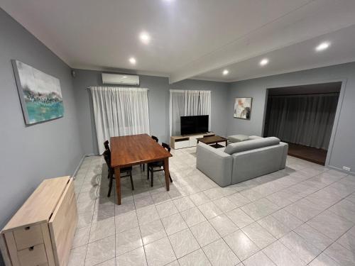 Airport Guesthouse Room Type - Family Room with Shared Bathroom