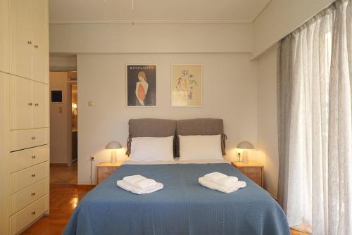 Family Flat for 4 next to the Flisvos Marina by Filos Inc, Ateny
