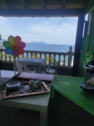 Pinwheel Hostel & Rooftop Bar in วลอรา