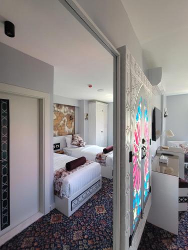 Budget Twin Room image 7