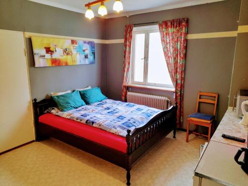 Bedroom with kitchen, 120 m from Sandbach