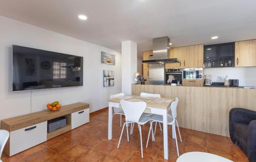 Beautiful Apartment In Santa Pola With Wifi - image 5