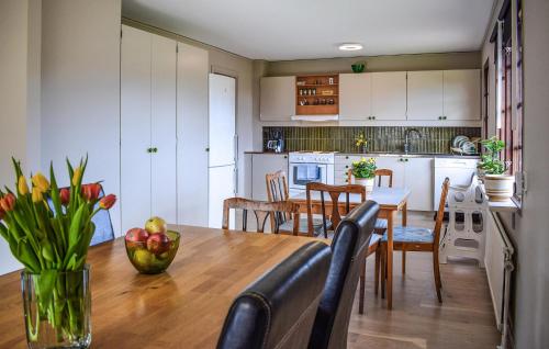 Konyha, Nice Home In Asarum With Sauna in Asarum