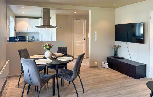 2 Bedroom Cozy Apartment In Laksevåg - image 4