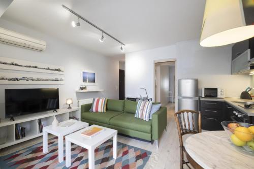Elegant Design Stay in Koukaki - image 8