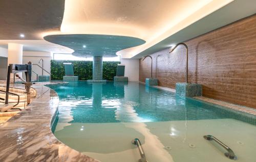 สระว่ายน้ำ, Beautiful Apartment In Fuengirola in ริเบียรา ซอล