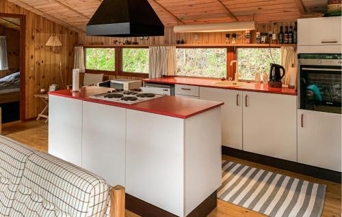 Kitchen, 2 Bedroom Gorgeous Home In Ebeltoft in Femmoller